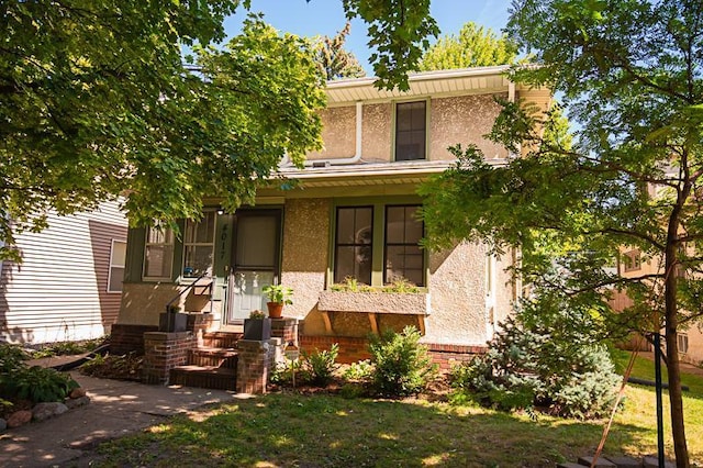 view of front facade with stucco siding