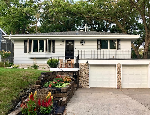 view of front of home with driveway, a garage, and a front lawn