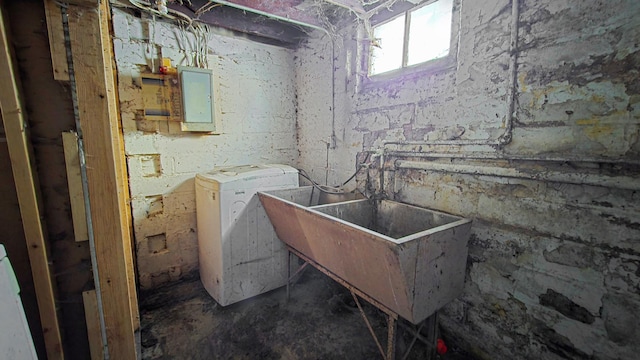 clothes washing area with a sink, laundry area, washer / clothes dryer, and electric panel
