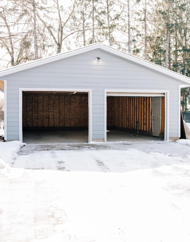 view of detached garage