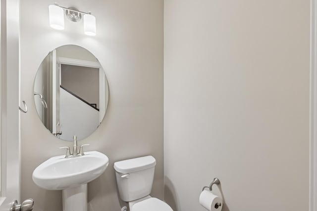 bathroom featuring a sink and toilet