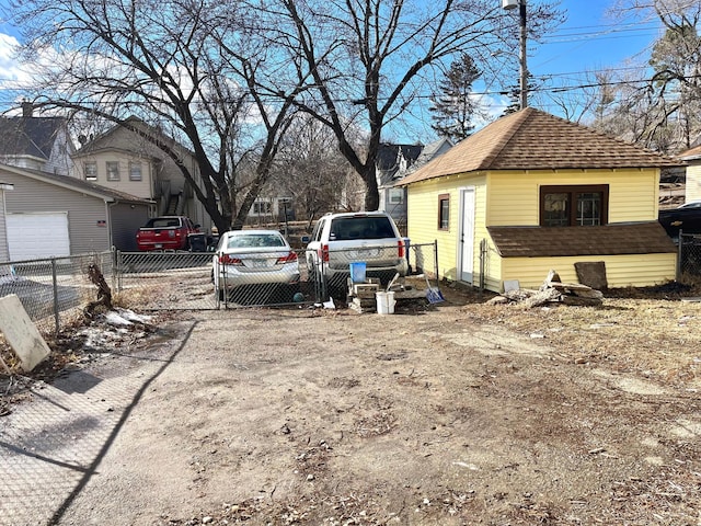 view of yard featuring fence and an outdoor structure