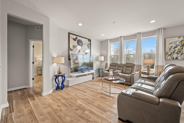 living room featuring visible vents, recessed lighting, baseboards, and light wood-type flooring