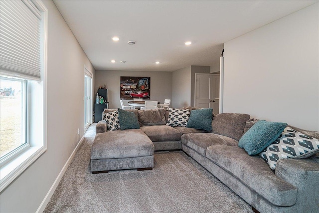 living area featuring carpet floors, recessed lighting, and baseboards