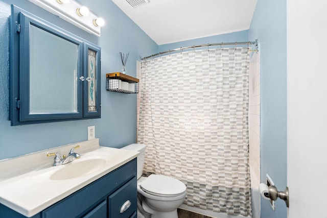 full bath with vanity, a shower with shower curtain, visible vents, and toilet