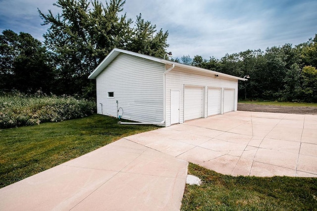 view of detached garage