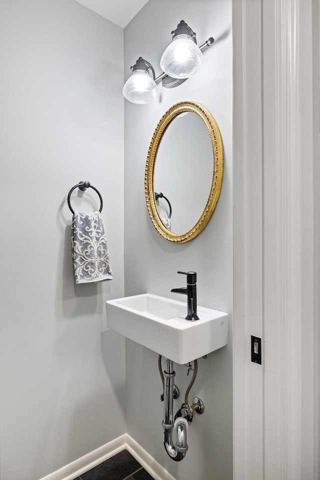 bathroom featuring a sink and baseboards