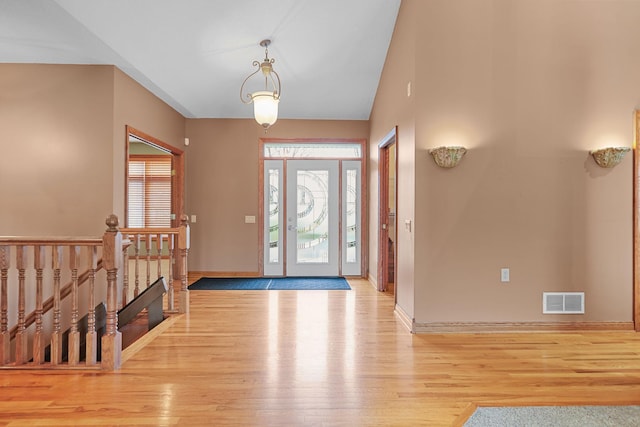 entryway featuring light wood-style flooring, visible vents, and baseboards