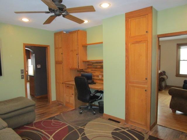 office with visible vents, built in study area, ceiling fan, wood finished floors, and recessed lighting