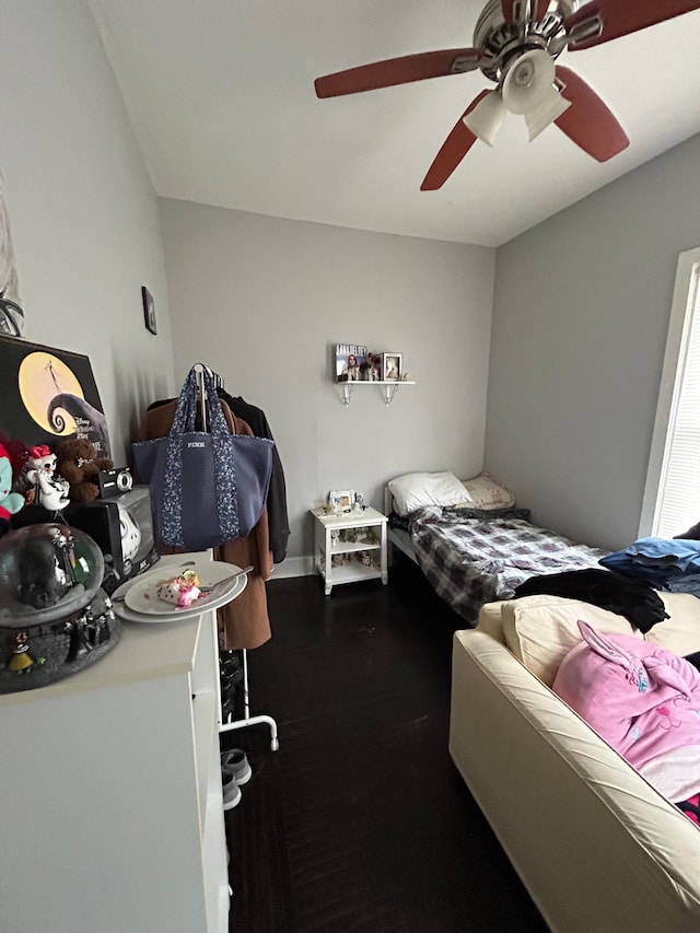 bedroom with dark wood-style floors and a ceiling fan