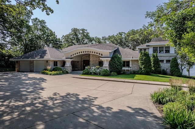 view of front facade with a garage, a front yard, and driveway