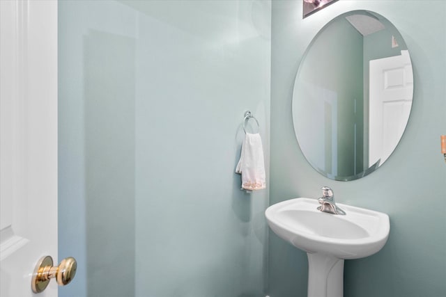 bathroom featuring a sink