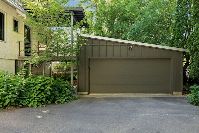 view of detached garage