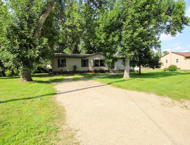 view of front of home featuring a front yard and driveway