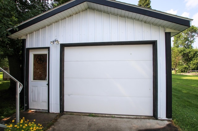 view of detached garage