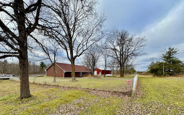 view of yard with an outbuilding and fence