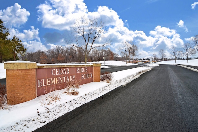 view of community / neighborhood sign