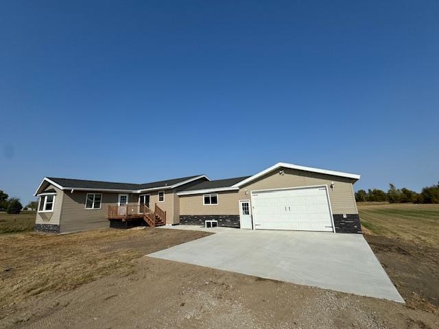 view of front of house with driveway and an attached garage