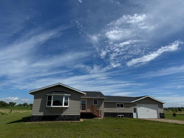 view of front of house with a front yard, driveway, and an attached garage