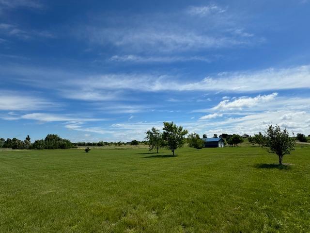 view of yard featuring a rural view