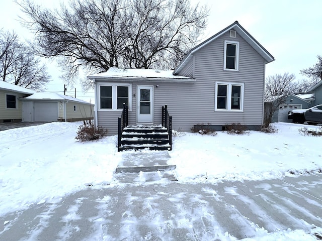 view of front facade with a detached garage and an outdoor structure