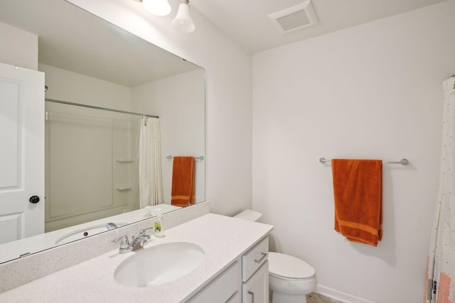 full bath featuring toilet, vanity, visible vents, and a shower with curtain