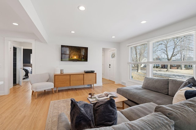 living room featuring visible vents, recessed lighting, light wood-type flooring, and baseboards