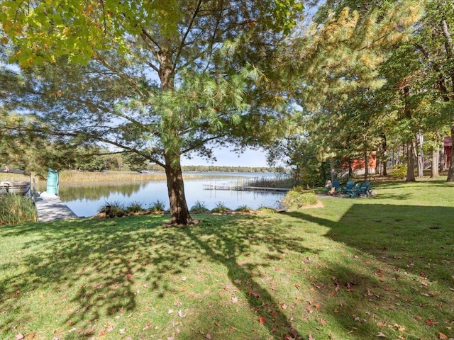 view of yard featuring a water view