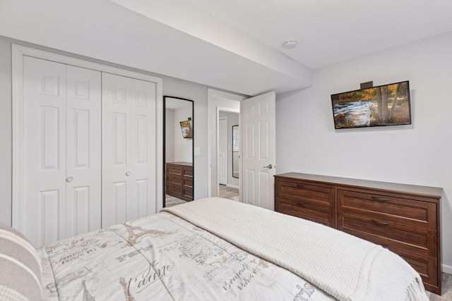 bedroom with baseboards and a closet