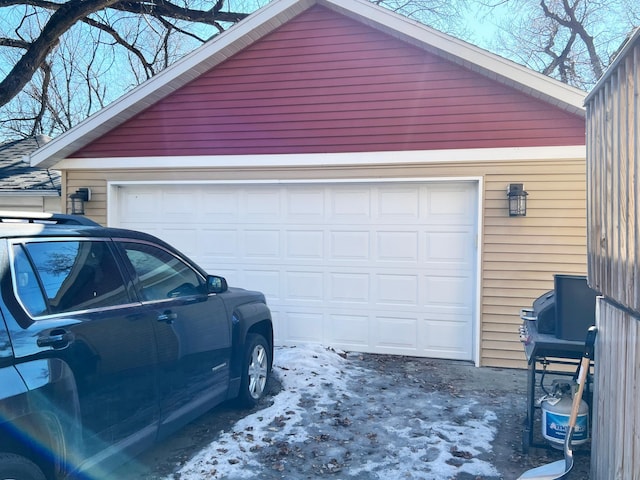 view of detached garage