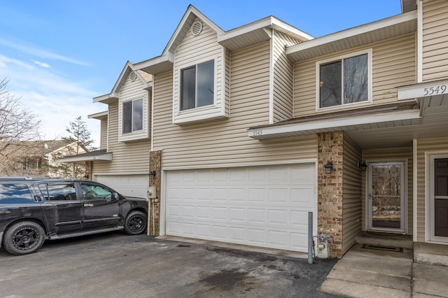 view of front of house featuring aphalt driveway and an attached garage