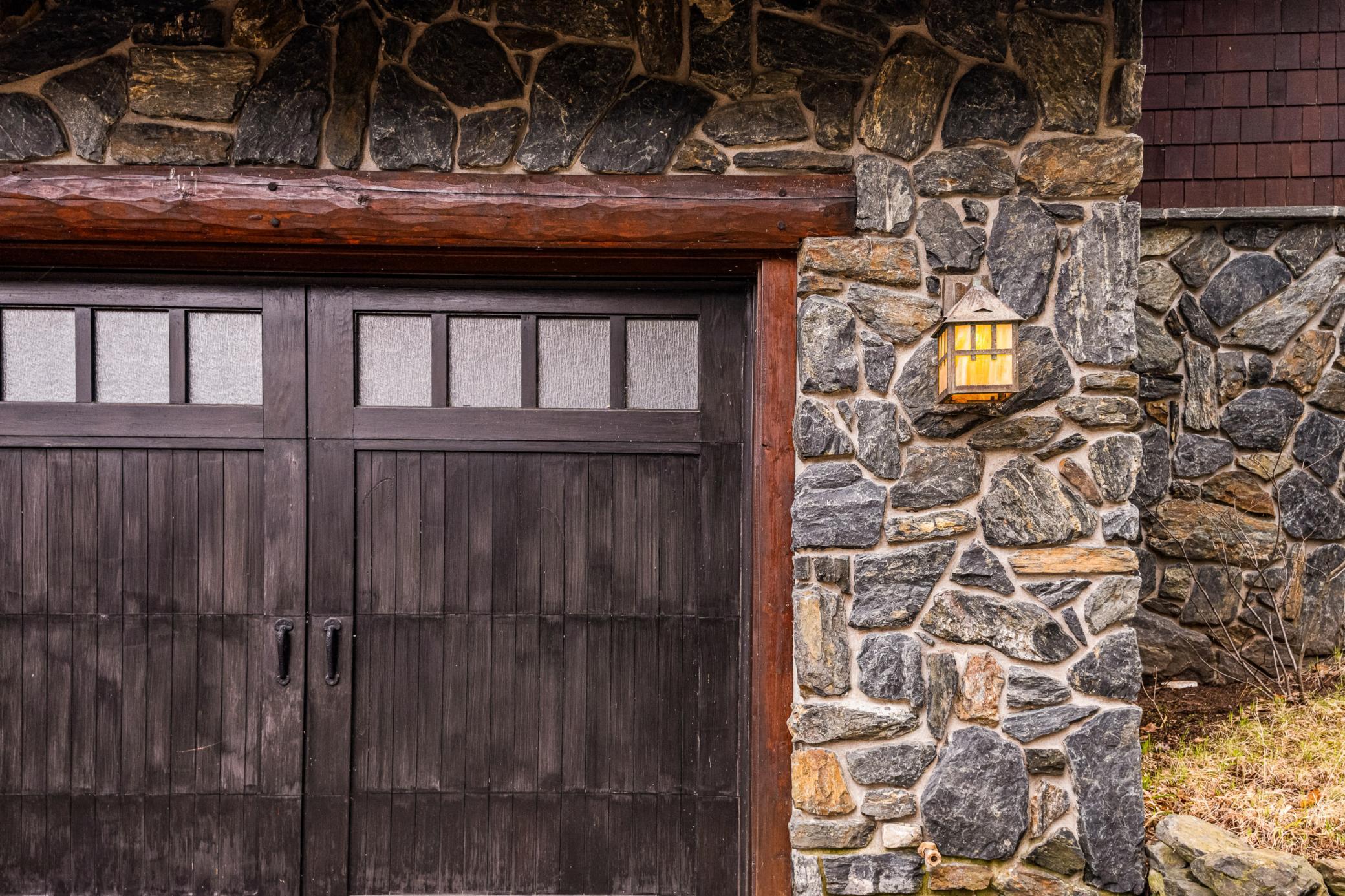 view of exterior entry