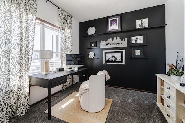 office area featuring carpet, built in shelves, and baseboards