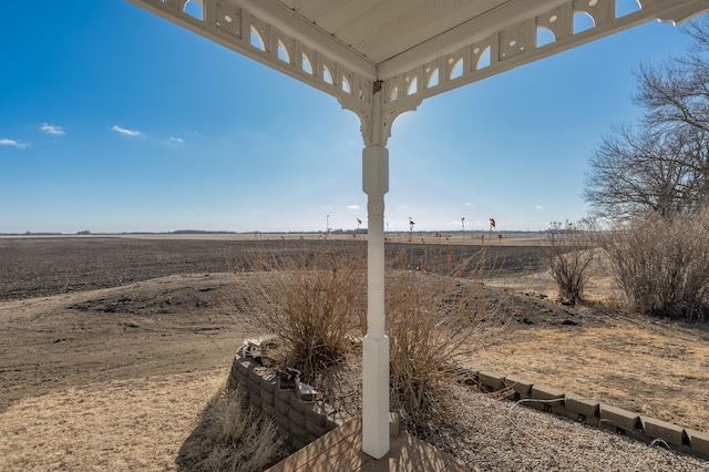 view of yard featuring a rural view