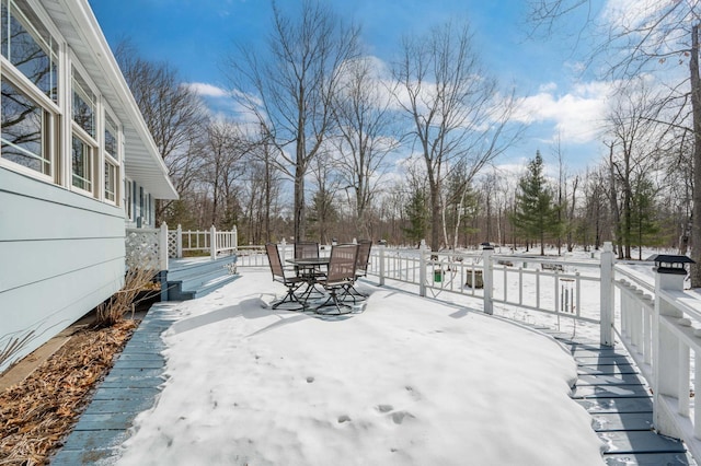 view of yard with outdoor dining space