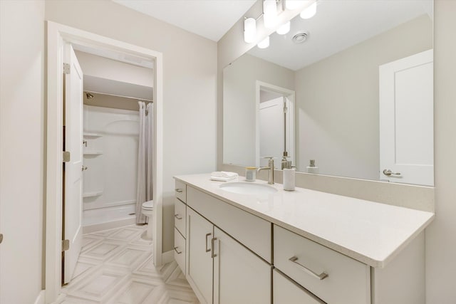 full bathroom with curtained shower, visible vents, vanity, and toilet