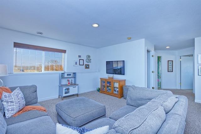 living area with baseboards, carpet flooring, and recessed lighting