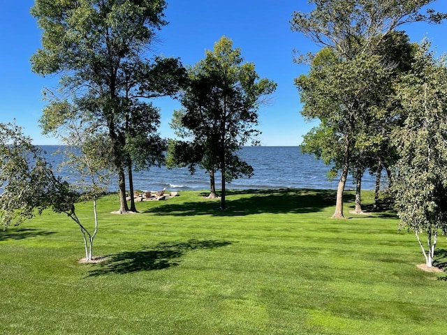 view of yard featuring a water view