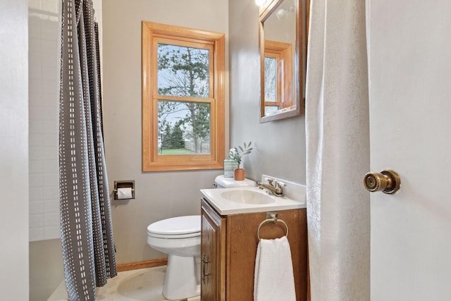 full bath with vanity, toilet, and a shower with curtain