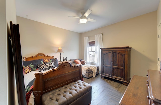 bedroom with ceiling fan