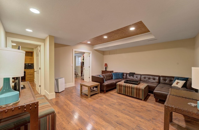 living area featuring baseboards, wood finished floors, visible vents, and recessed lighting