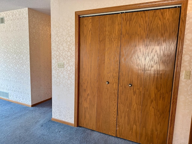 interior details with carpet floors, wallpapered walls, baseboards, and visible vents