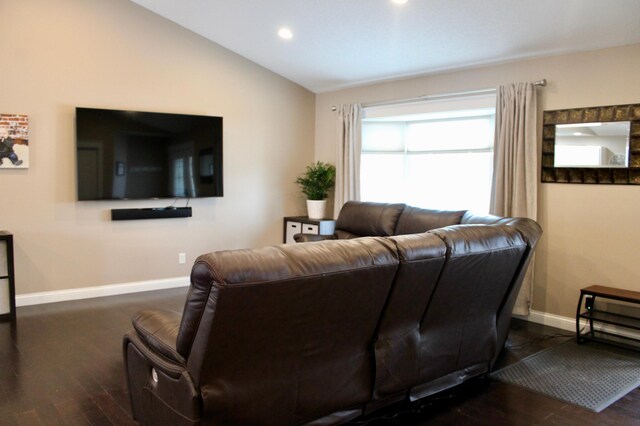 living area featuring vaulted ceiling, recessed lighting, wood finished floors, and baseboards