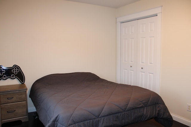 bedroom with a closet and baseboards