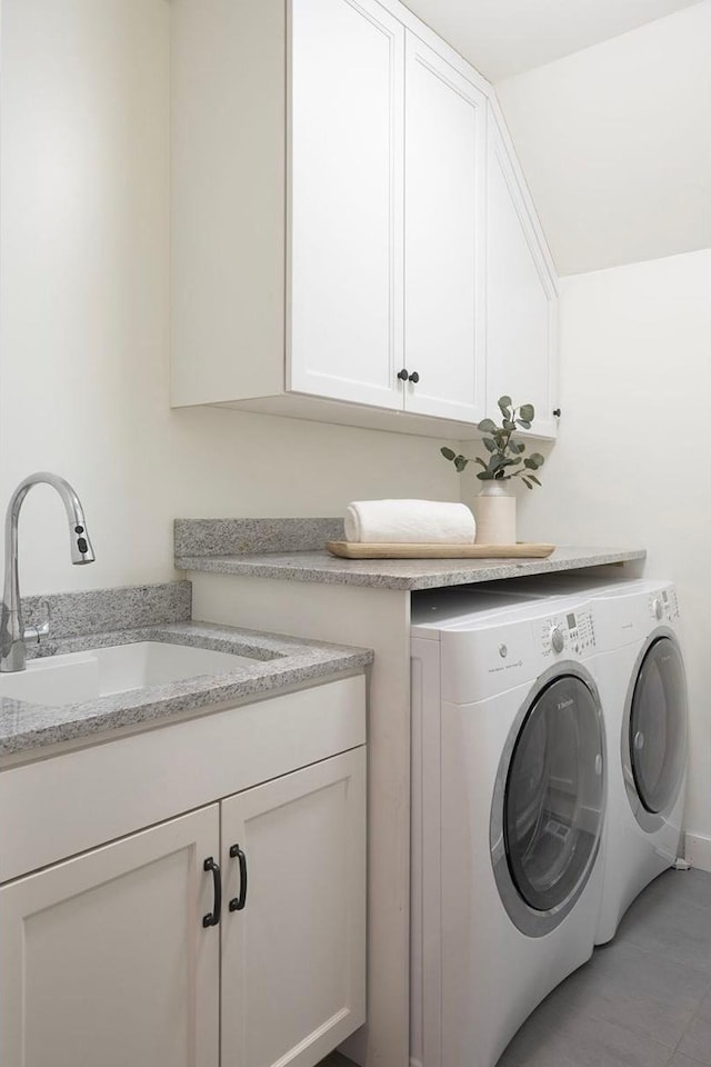 laundry room featuring cabinet space and independent washer and dryer