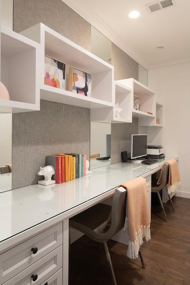 office featuring built in desk, dark wood finished floors, baseboards, and recessed lighting