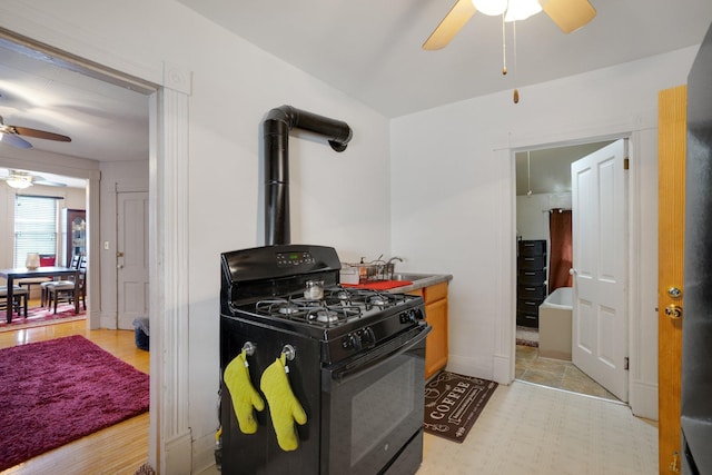 kitchen with black range with gas stovetop and ceiling fan