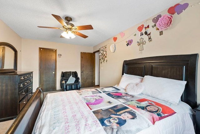 bedroom featuring ceiling fan and a textured ceiling