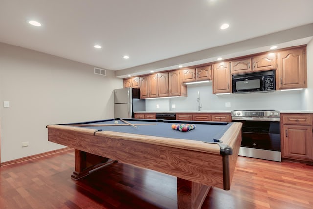 1301 12th Ave NW, New Brighton, MN 55112 - playroom featuring light wood-type flooring, billiards table, recessed lighting, and baseboards