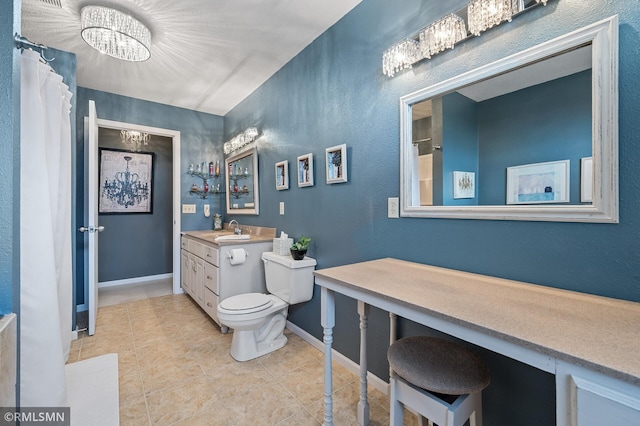 full bath featuring baseboards, a notable chandelier, toilet, and vanity